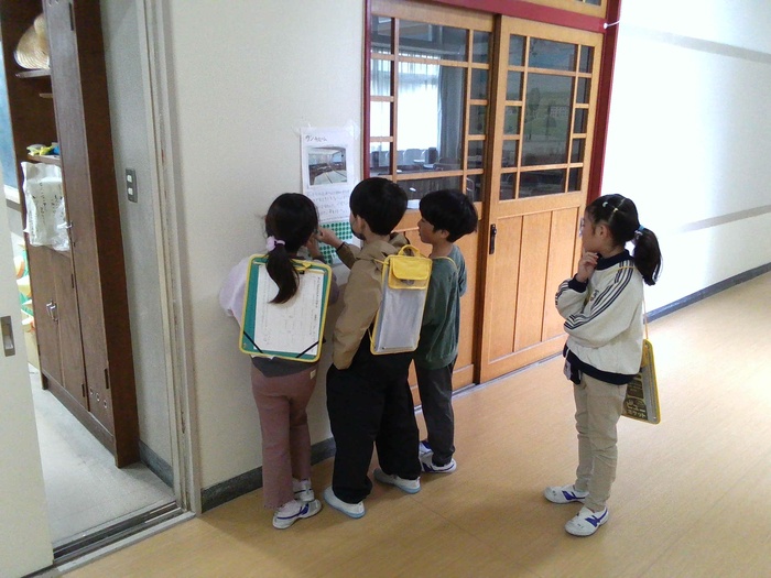 探検している様子