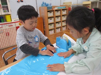 5歳こいのぼり製作の写真