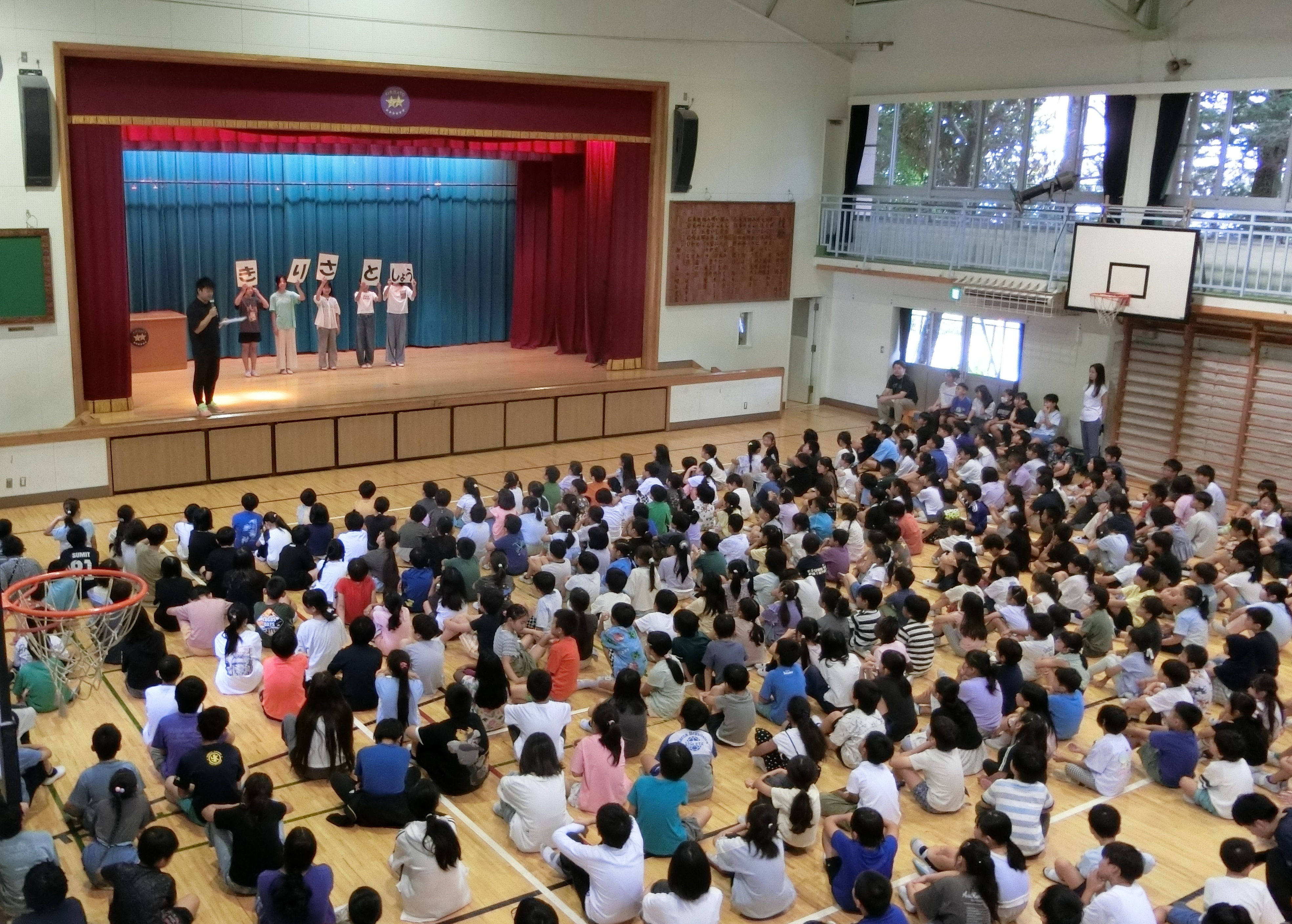 全校朝会の様子
