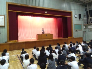 全校集会