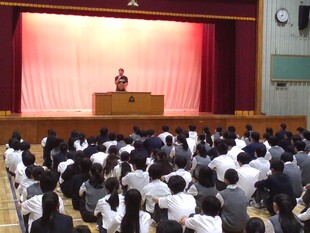 全校集会