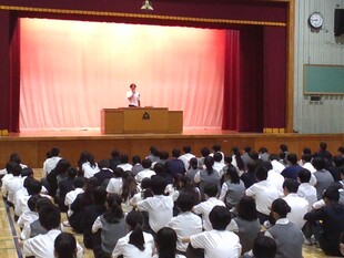 全校集会
