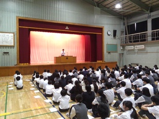 全校集会