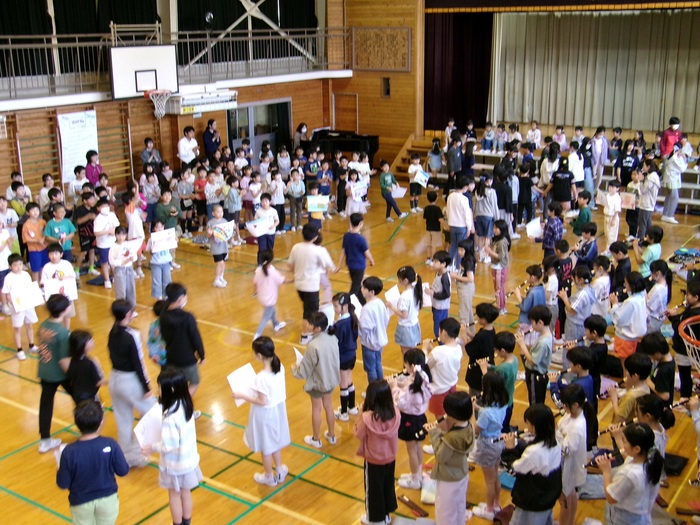 1年生を迎える会が行われました